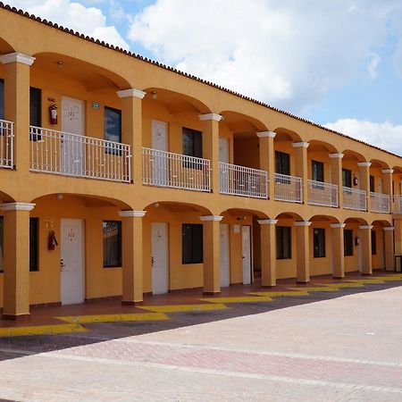 Maria Luisa Inn & Suites Juarez  ภายนอก รูปภาพ