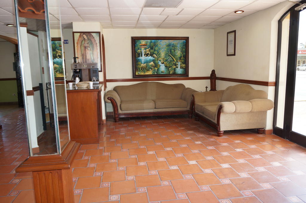 Maria Luisa Inn & Suites Juarez  ห้อง รูปภาพ