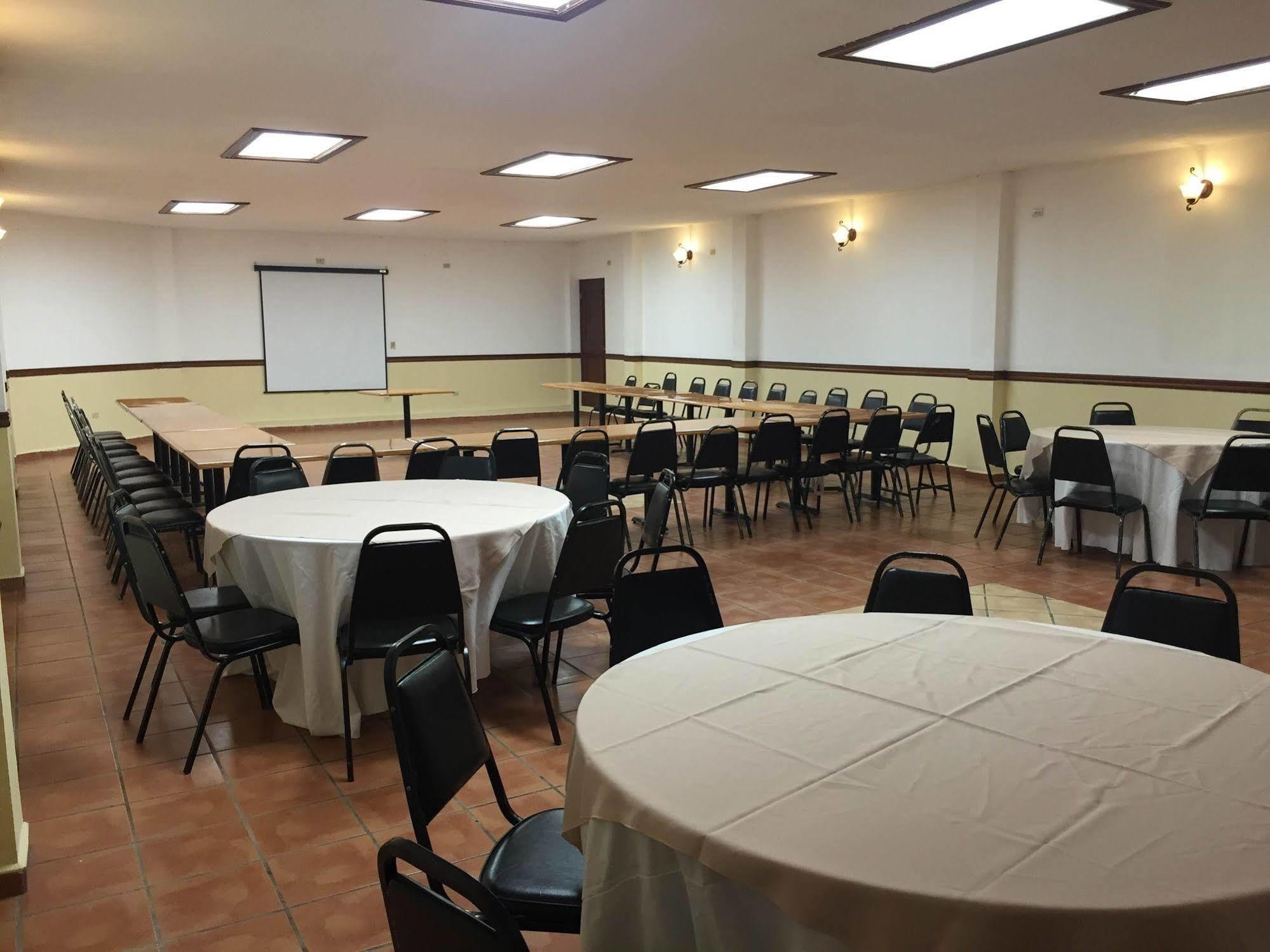 Maria Luisa Inn & Suites Juarez  ภายนอก รูปภาพ