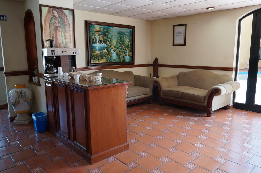 Maria Luisa Inn & Suites Juarez  ภายนอก รูปภาพ