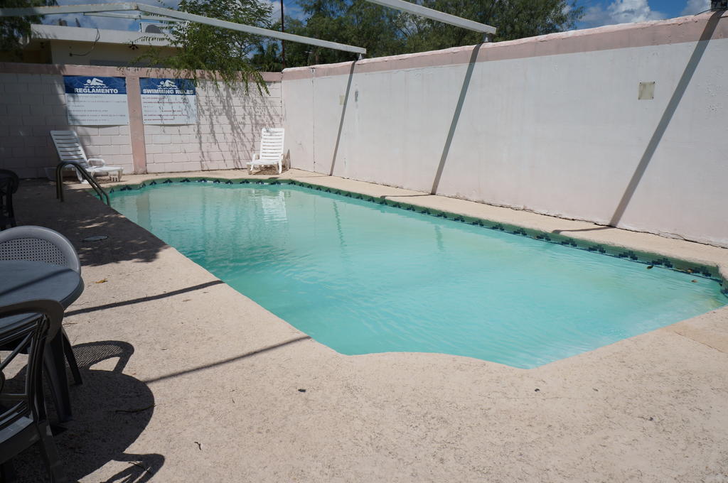 Maria Luisa Inn & Suites Juarez  ภายนอก รูปภาพ
